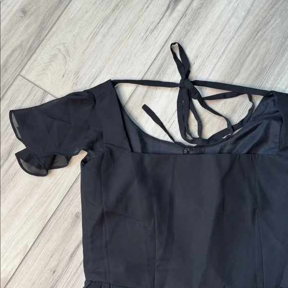 Elegant Black Dress - Picture 4 of 10